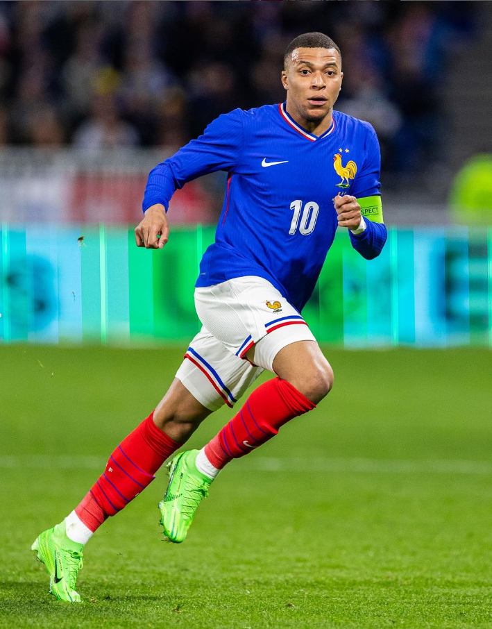 Mbappe wearing the Nike Mercurial Superfly 9 Football Boots from the Mercurial MDS008 Boot Pack.
