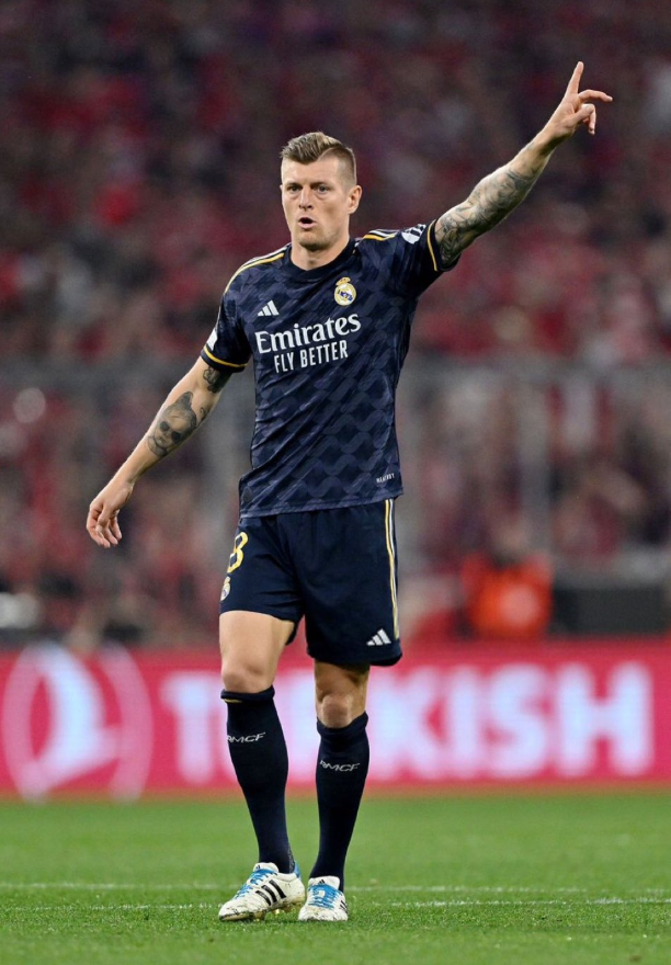 Toni Kroos on-pitch sporting the adidas adipure 11 pro