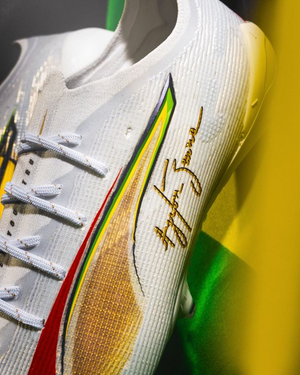 Ayrton Senna's signature situated in gold on the side of the Ultra 5 Football Boots