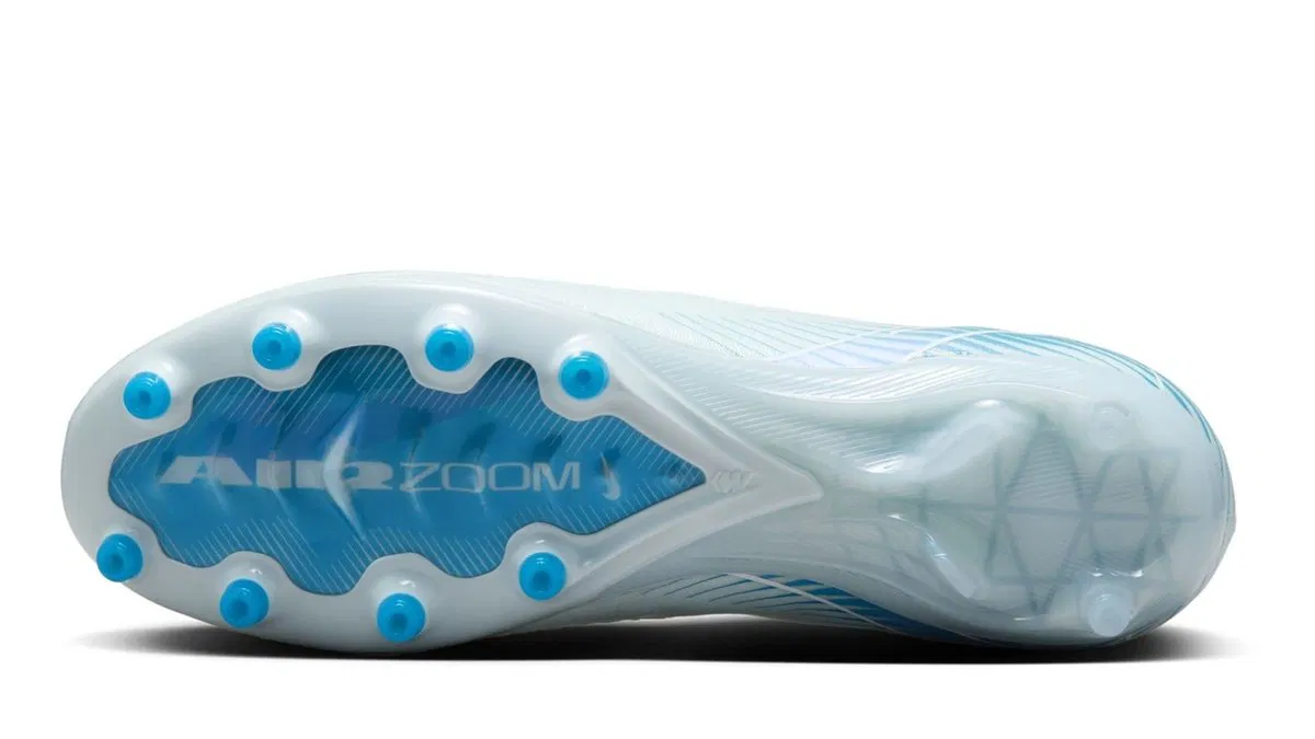 Nike Mercurial Vapor 16 Elite Soleplate in Blue & White for Artifciial Grass Playing surfaces.